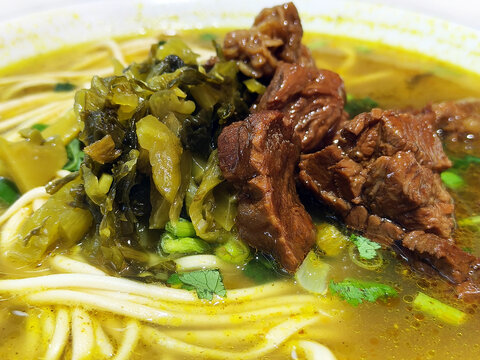 酸菜红烧牛肉面