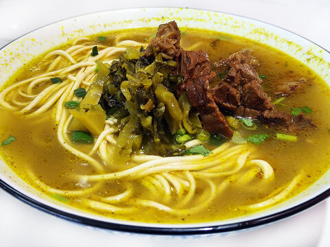 酸菜红烧牛肉面