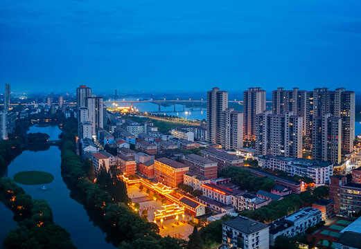 津市市