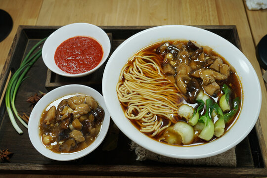 香菇滑鸡面