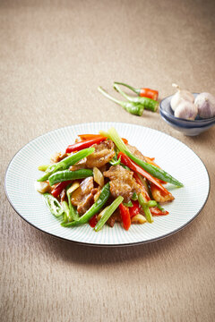 美食摄影辣椒炒肉辣椒炒回锅肉