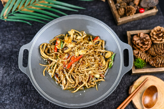 干锅茶树菇
