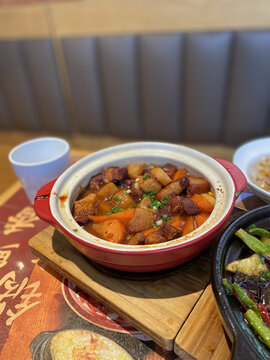 土豆红烧肉