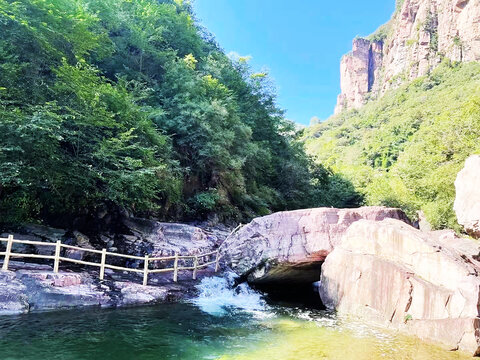 峡谷