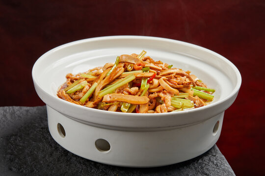 芹菜香干肉丝