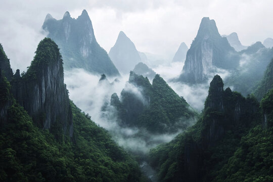 云雾缭绕的山峰