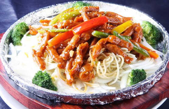 铁板意粉牛柳