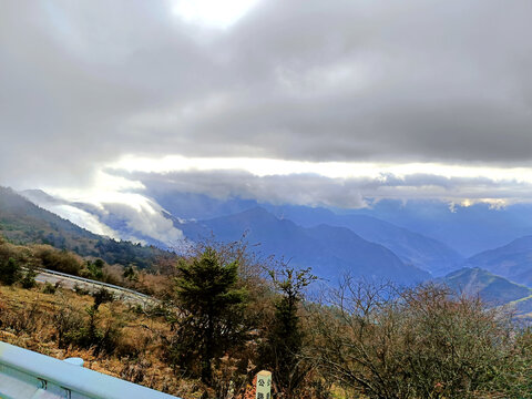 牛背山高山流云
