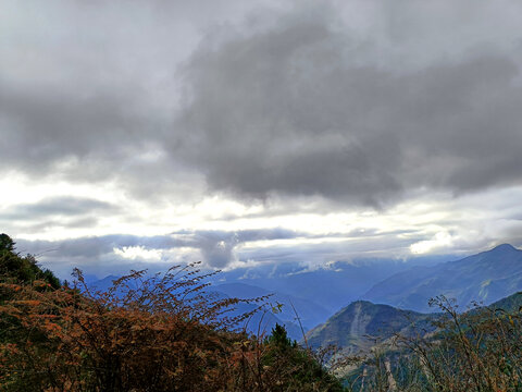 牛背山高山流云