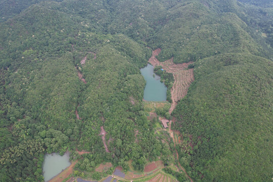 山间水库