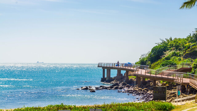东澳岛南沙湾沙滩栈道