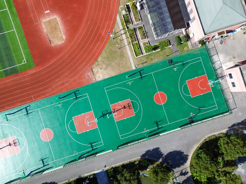 学校篮球场