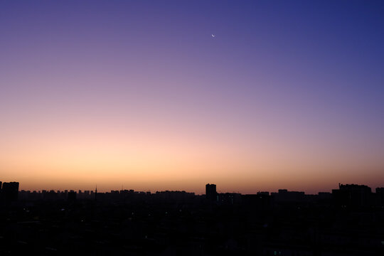 城市日出天空