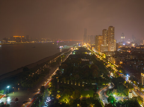 在汉口江滩航拍的武汉城市夜景