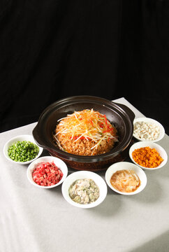 鱼翅生蚝牛肉煲仔饭