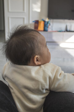 小孩背影