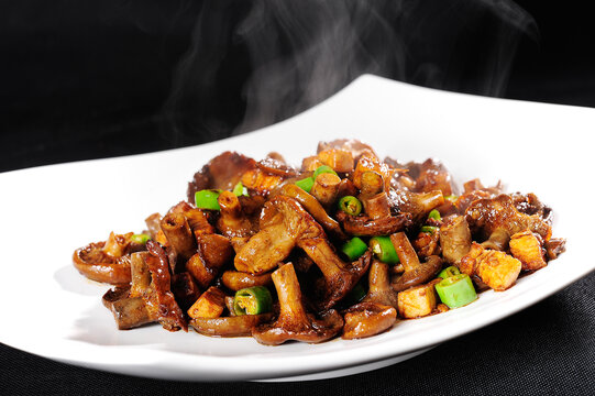 青椒肉炒寒菌