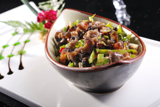 青椒肉炒梅花参