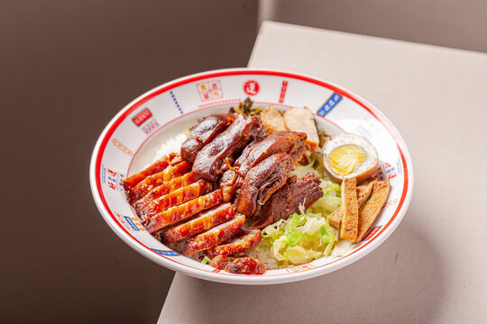 肘子叉烧饭