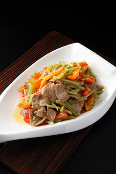 芹椒炒肉