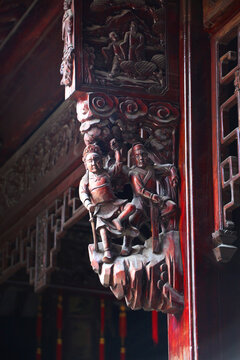 雕梁画栋