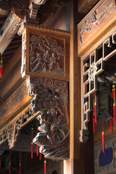 雕梁画栋