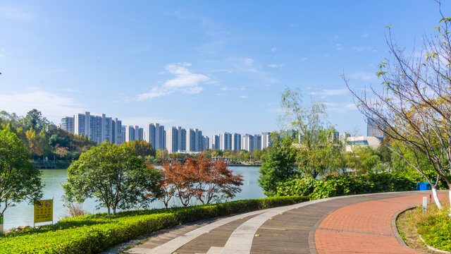 尖山湖公园秋景