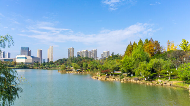 尖山湖公园秋景