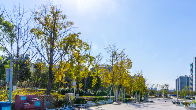 尖山湖公园秋景