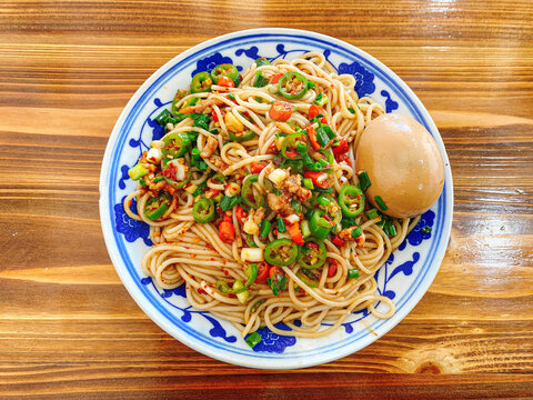 爆辣超辣肉丝炒粉加卤蛋