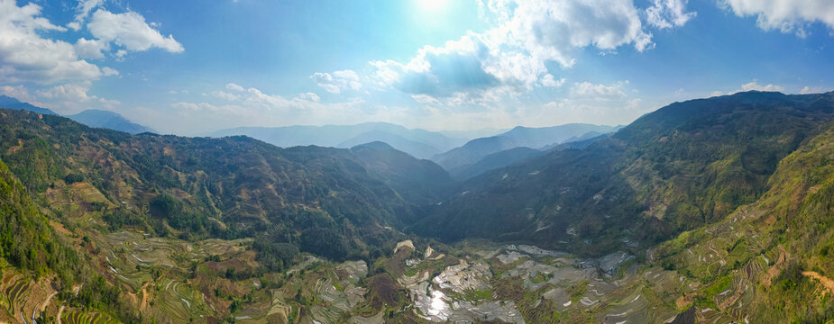 航拍云南元阳梯田田园风光全景图