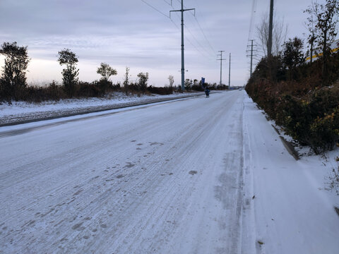 雪后马路