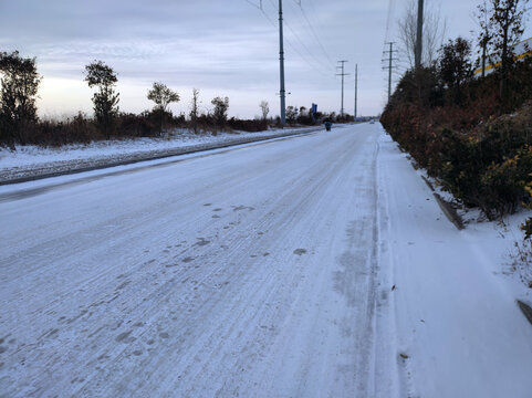 马路积雪