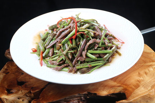 芹菜炒牛肉丝