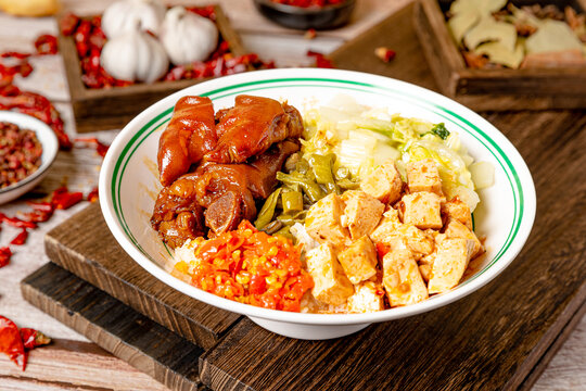 卤味猪蹄饭