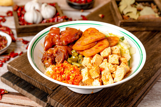 卤味猪蹄饭