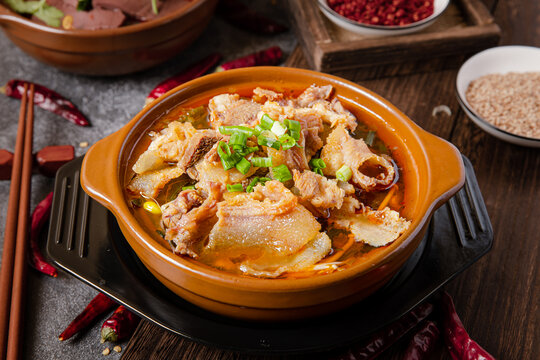 砂锅酸汤牛肉煲