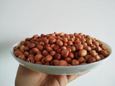 一盘花生米