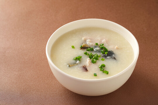 生滚皮蛋瘦肉粥