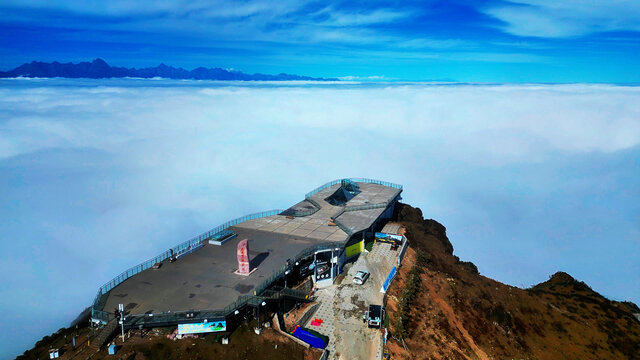 牛背山光明顶360度观景平台