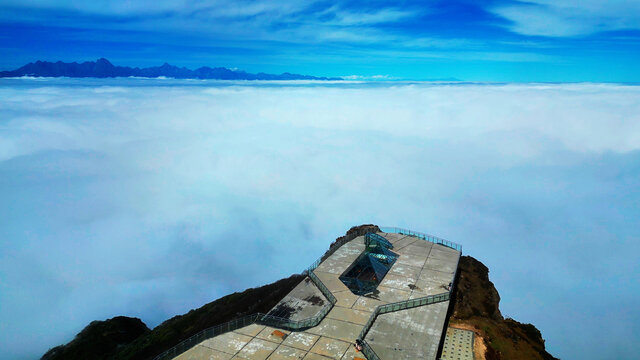 牛背山光明顶360度观景平台