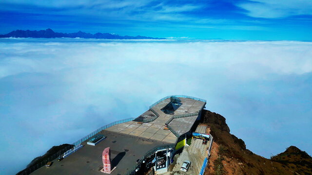牛背山光明顶360度观景平台