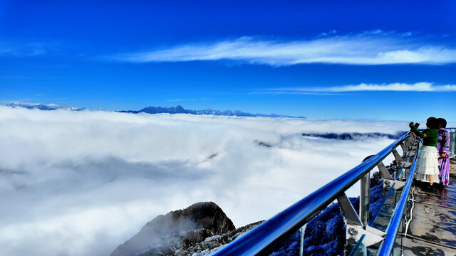 牛背山光明顶360度观景平台