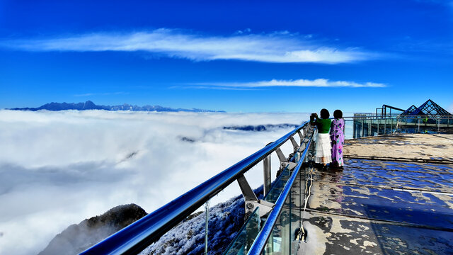 牛背山光明顶360度观景平台