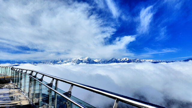 牛背山云海贡嘎雪山