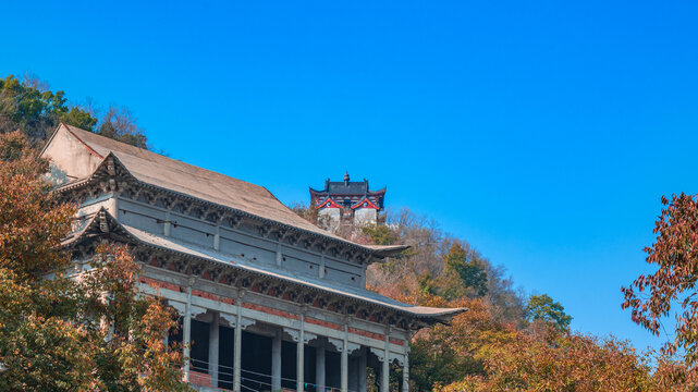 山顶上的古建筑
