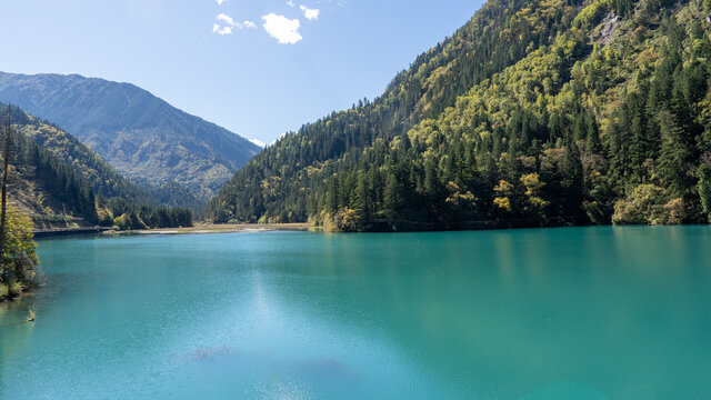 四川阿坝九寨沟景区海子的水面风光