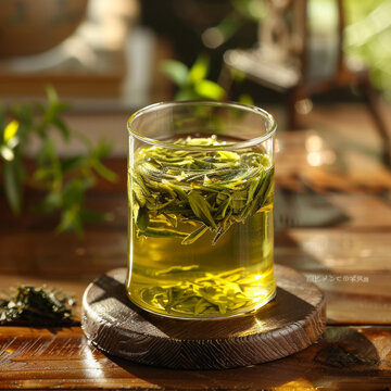 玻璃杯绿茶