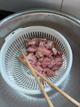 剔骨的鸡腿肉
