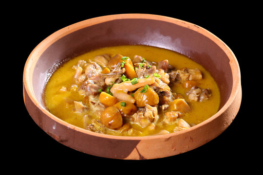 土鸡煨板栗